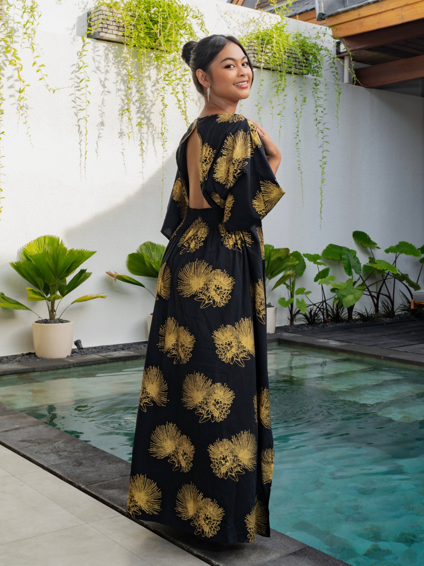 Saphira Kaftan – Golden Flowers – Black