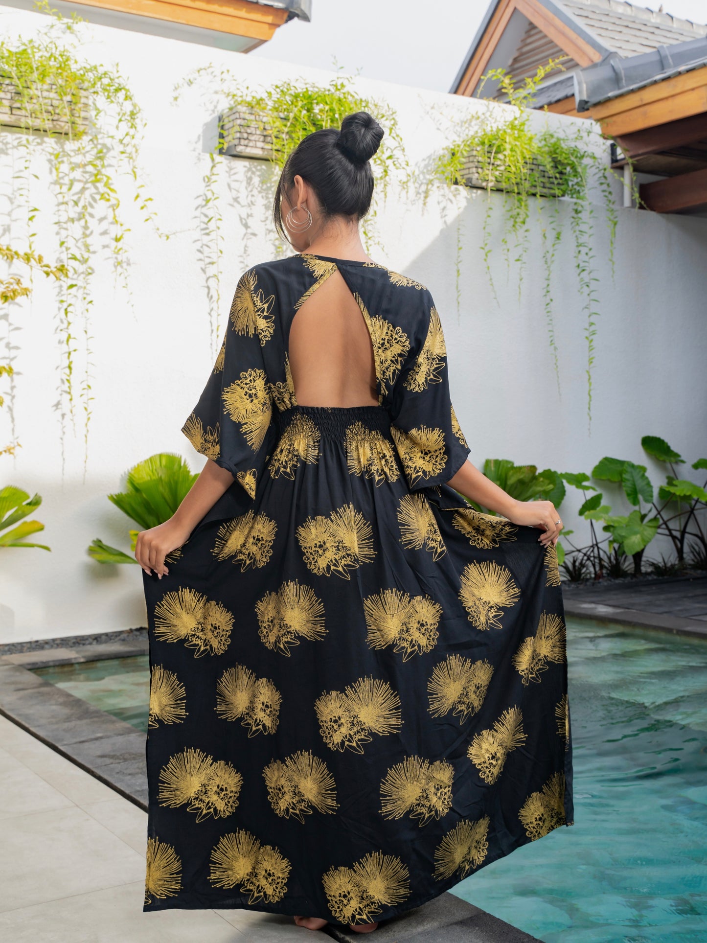 Saphira Kaftan – Golden Flowers – Black
