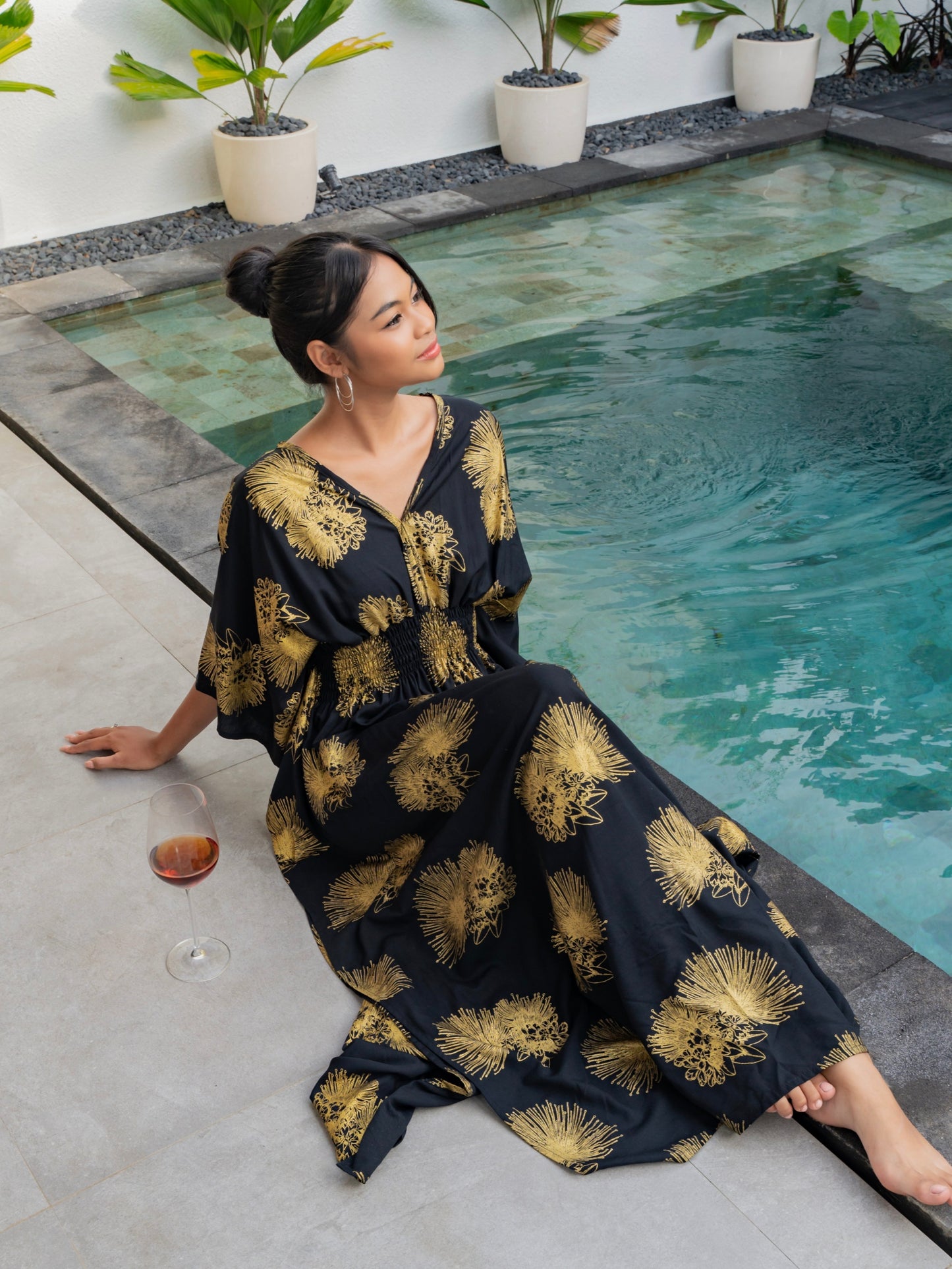 Saphira Kaftan – Golden Flowers – Black